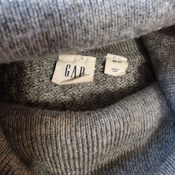 ๐3/$40 Sale!Mix & Match๐ GAP Turtleneck Sweater - Picture 5 of 6